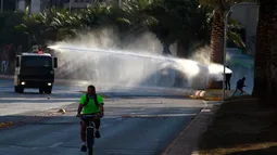 Acusaron a carabinero de dirigir chorro del guanaco a manifestante durante Estallido Social: Lo absolvieron por falta de pruebas