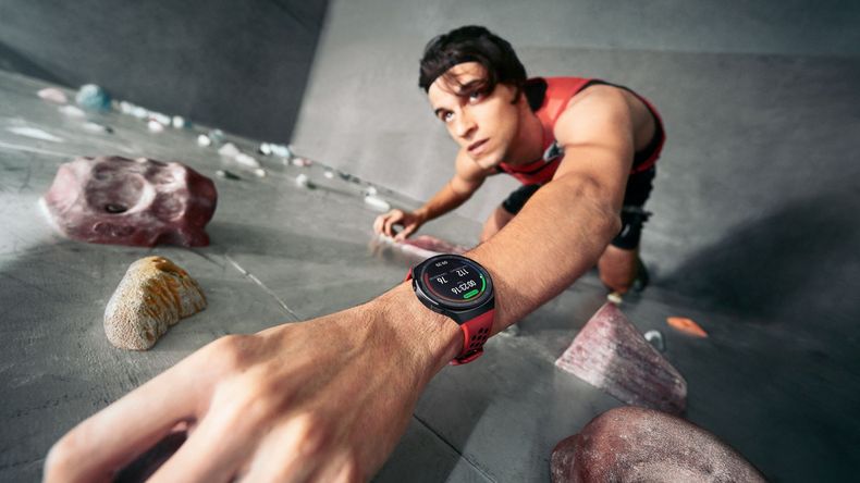 Huawei Watch GT2e_creative shots_Rock_Climbing_EN_final20200223.jpg
