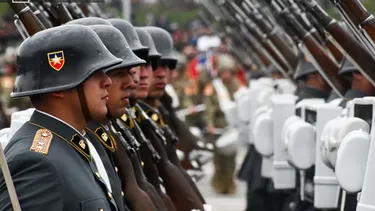 El Desconcierto | 20834 militares desfilando.webp