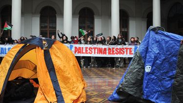 Estudiantes de la Chile pro Palestina dejan de acampar tras dos meses y acusan a rectora
