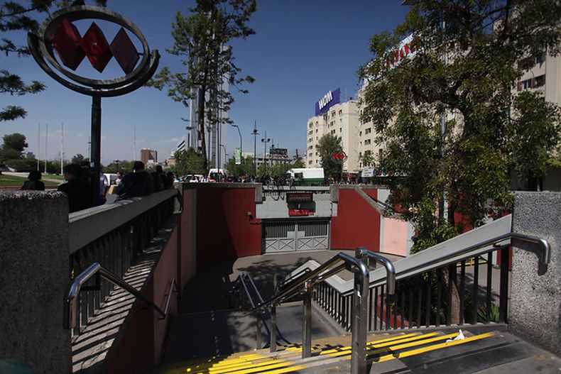 metro baquedano.jpg