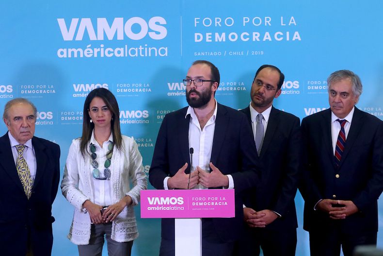 foro democracia.jpg