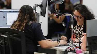 Crisis del Registro Civil por RUT y pasaporte se hace insostenible: Trabajadores activan consulta para decidir paro
