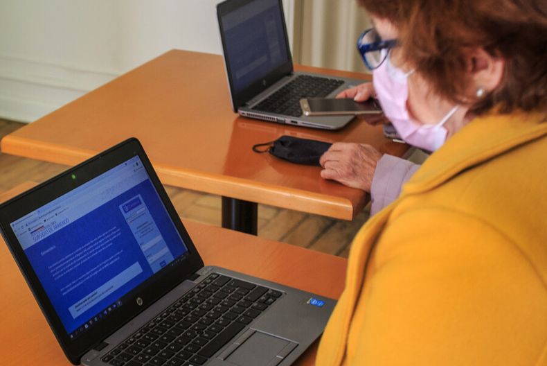 adultos mayores e internet.jpg