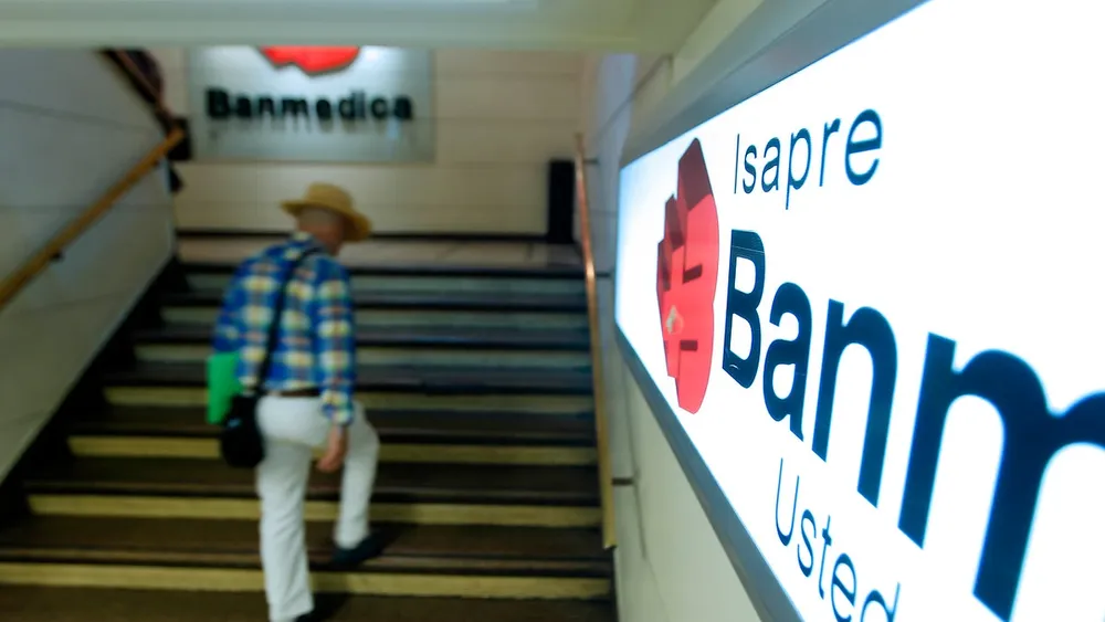 Isapre cobró de más por 36 meses a afiliado usando tabla de factores inconstitucional: Corte ordenó devolverle $9 millones