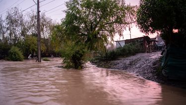 Lluvias con río atmosférico: Senapred en alerta por peligro de aluviones en Los Ríos y Aysén
