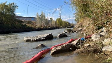 Limpian con pelo humano el río Mapocho para recuperar hidrocarburos y contaminantes