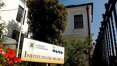 Mujeres que denunciaron a tres profesores de la PUCV: Se hizo justicia con las víctimas que denunciamos y con aquellas que no pudieron hacerlo