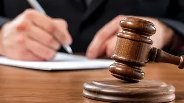 Absuelven a trabajador que recibió por error $165 millones de sueldo: Juez concluyó que no cometió delito