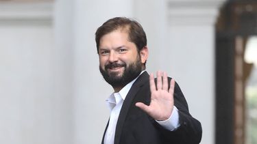 Cambio de gabinete ahora o esperar hasta mayo: Dudas que surgen tras alza de aprobación