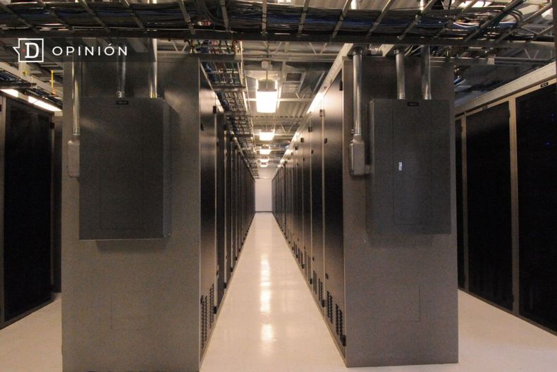 8408 imagen referencial de un data center.jpg