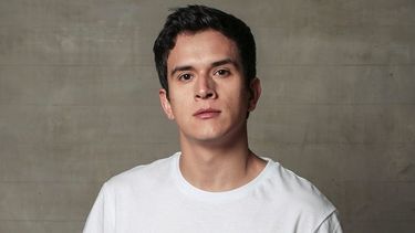 Actor Juan Carlos Maldonado homenajea a víctimas de violaciones a los Derechos Humanos en Bélgica