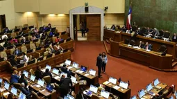 Bloqueó las puertas: Periodistas del Congreso denuncian restricción a la prensa por trato inusual a ministro Ulloa