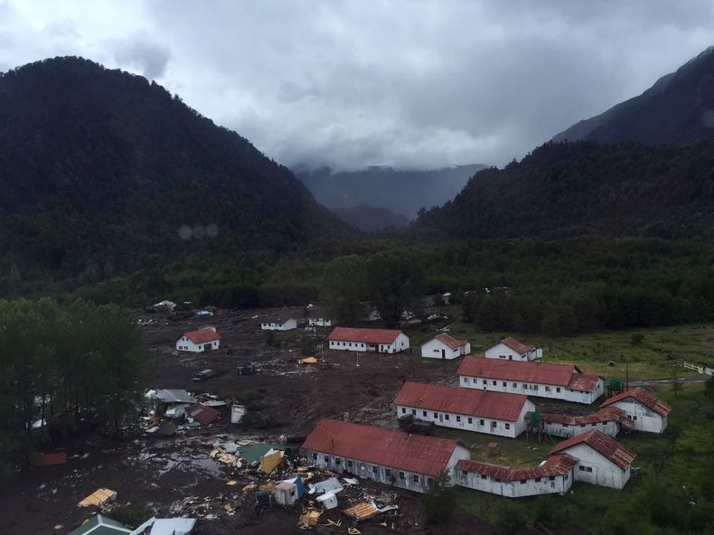 Villa Santa Lucía de Chaitén fue arrasada por una riada parecida a la de Nepal - Agencia Uno