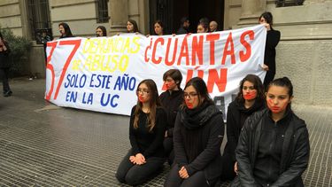 #MachismoEnLaUC: Estudiantes de la PUC se manifiestan y acusan 37 denuncias de abuso solo este año