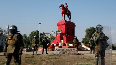 El Desconcierto | Monumento General Baquedano A1 1.jpg