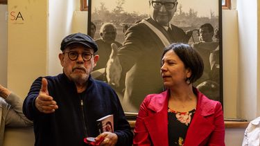 Por entregarle cultura al pueblo: Silvio Rodríguez recibió medalla Salvador Allende