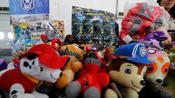 Riesgos de comprar cosméticos y juguetes falsificados en el comercio ambulante por Navidad