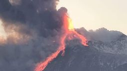 Las sorprendentes imágenes y videos que dejó la erupción del volcán Etna: Catania cierra su aeropuerto