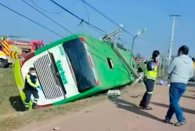 Accidente de bus de dos pisos de Turbus en Teno - Captura de video