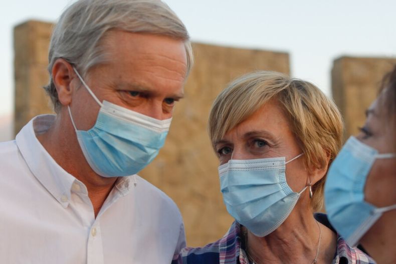 Jose Antonio Kast junto a Evelyn Matthei en una actividad efectueda en pandemia el ano .jpg
