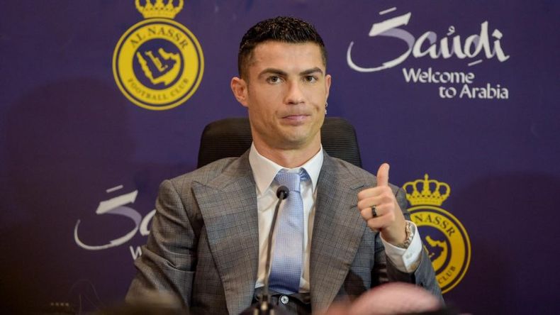 Cristiano Ronaldo Al Nassr press conference 010423 169 e1672843850381.jpeg