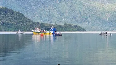 Naufragio de embarcación en Estuario de Reloncaví deja un fallecido y cinco desaparecidos