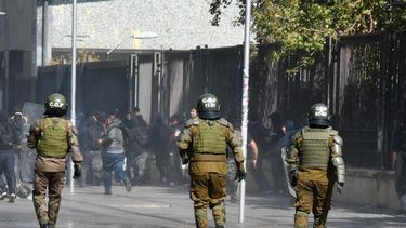 Instituto Nacional: Rectoría y alumnos apuntan a eventual intervención externa en toma