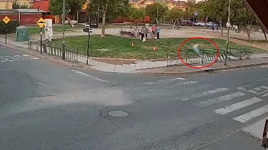 Discutió con niños en una plaza y les lanzó un petardo que explotó cerca: Denuncian a adulto por irracional acción en Maipú