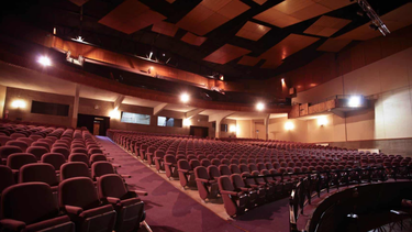 El primer teatro inclusivo de Chile está en Temuco: Incluye señalética Braille y gafas especiales