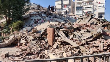 Terremoto en Turquía: Cifra de fallecidos sube a 14 y labores de rescate siguen en edificios derrumbados