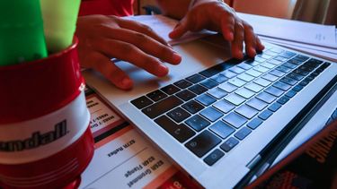 Sobre promedio mundial: Chilenos tienen 23% más de uso problemático de la pornografía