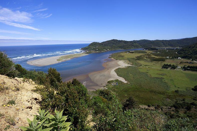 1200px Desembocadura_rio_llico_32358771915.jpg
