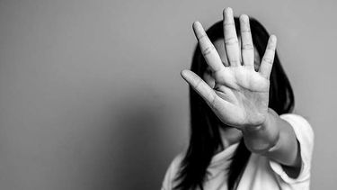 Condenan a italiano por maltratos al someter a su mujer a estricto ahorro doméstico