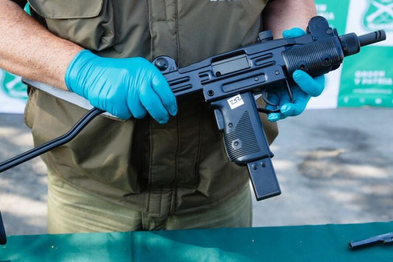 dos carabineros robaron subametralladora y municiones de subcomisaria de vina para venderlas  condenados a prision.jpg