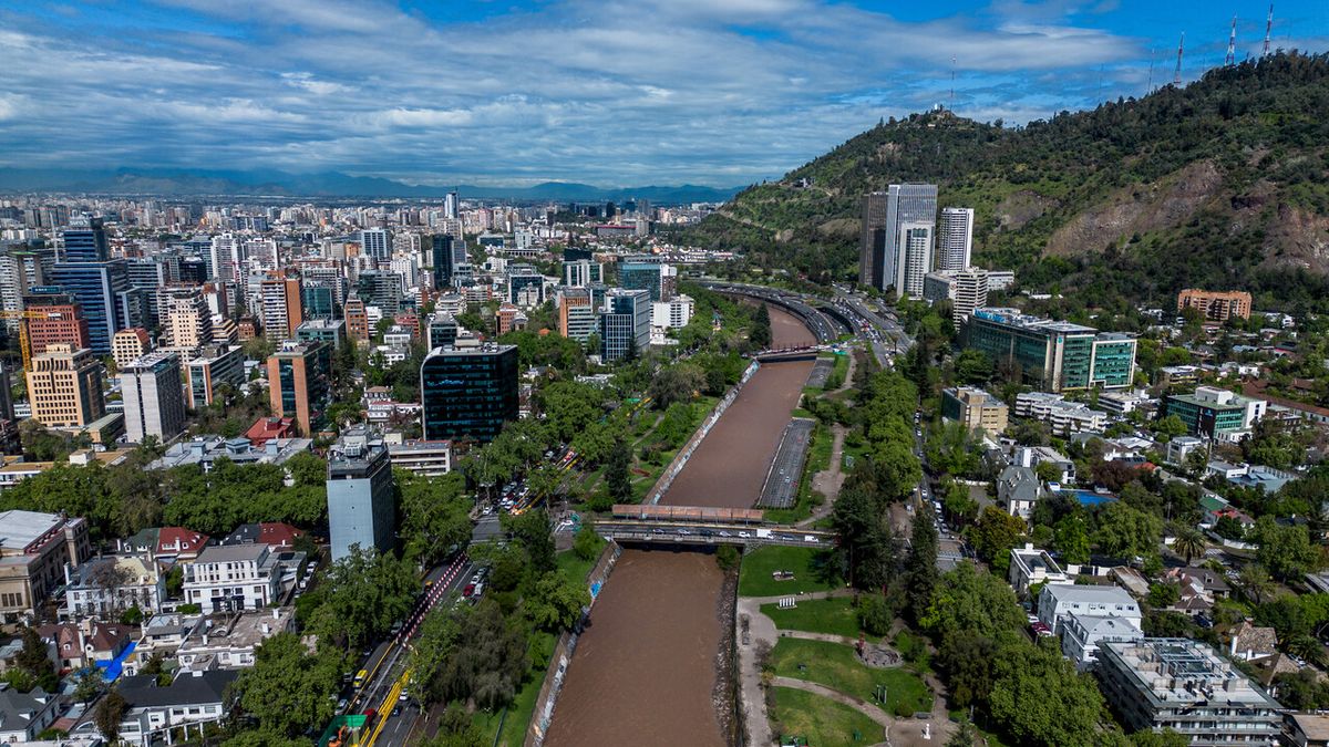 Santiago registra lluvias históricas y enfrenta nuevos sistemas frontales en octubre