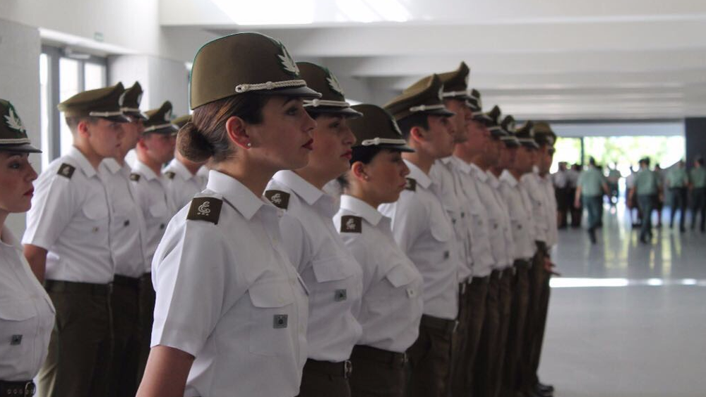 Carabineros gastará $800 millones para financiar un viaje de estudios por Europa a 248 alumnos de la escuela policial