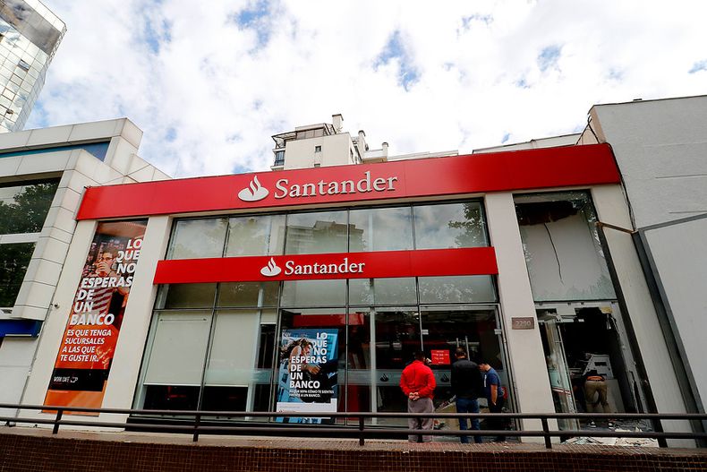 le sustrajeron mas de 8 millones por fraude telefonico  banco debera devolverle solo la mitad.jpg