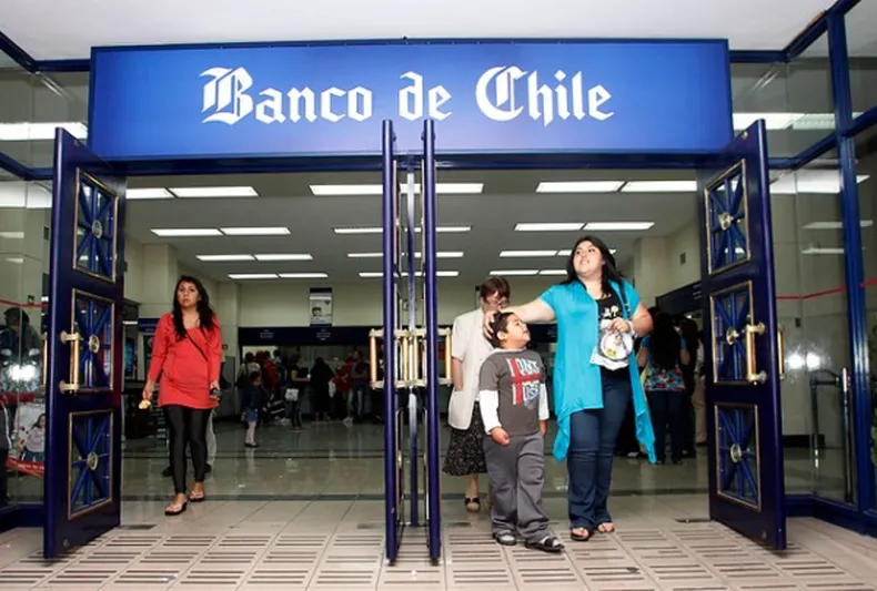 por poco cuidadosa clienta devolvera a banco monto que reingresaron a su cuenta tras denunciar robo con link malicioso.webp