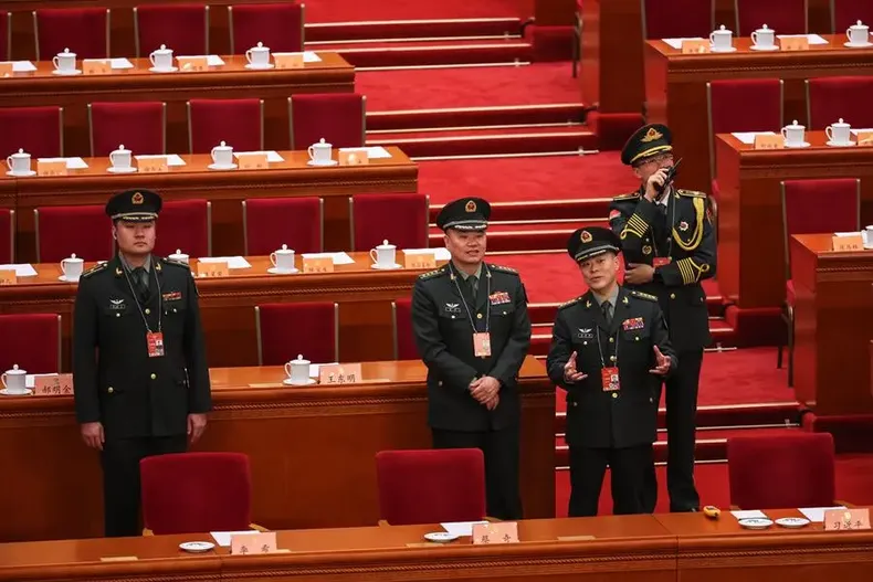 12562 militares chinos.webp