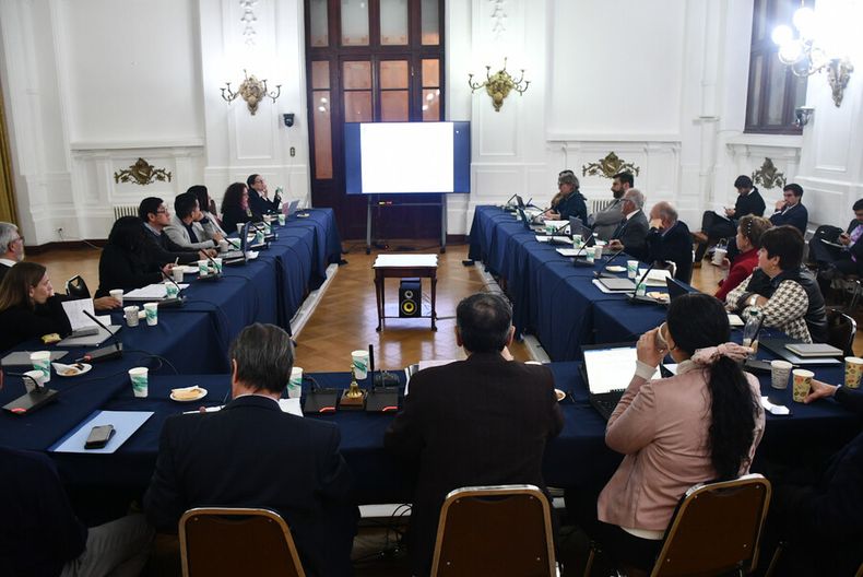 Comision sistema politico 2.jpg