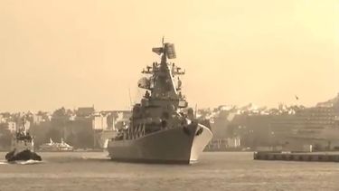 El Ministerio de Defensa ruso informa que el Moskva, su buque insigne, se hundió