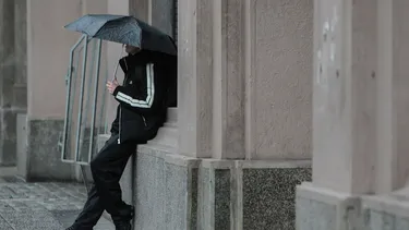 Lluvias regresan a Santiago: Sistema frontal traerá aire frío y descenso de temperaturas en la RM