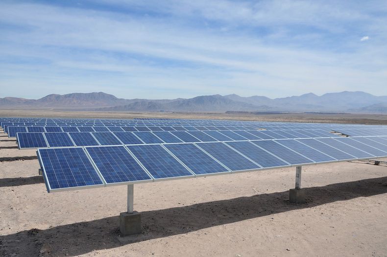 energia fotovoltaica con 025 del desierto de atacama se podria electrificar todo el pais.jpg