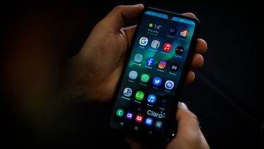 Chile tiene mayor penetración de pago sin contacto con fonos o relojes inteligentes: 93%
