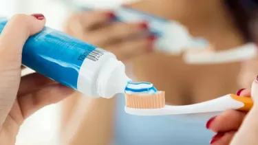 Sernac oficia a Colgate, Sensodyne y Oral B por efectos adversos de pastas dentales: Conoce la lista de 19 productos