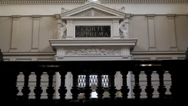 Vecina fue agredida y colocaron excremento de perro en su puerta por conflicto vecinal: Culpables deberán pagarle $2 millones