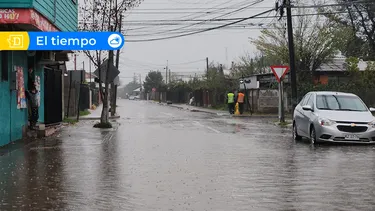 Lluvia en Santiago: Experto confirma la hora en que dejará de precipitar en la capital