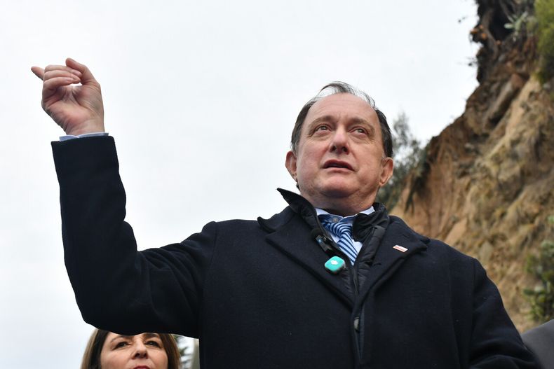 El ministro de vivienda y urbanismo Iván Poduje
