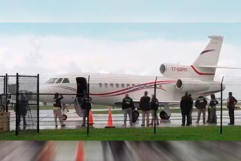 3883 avion maduro.jpg